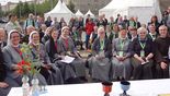 Franziskanische Familie beim Gottesdienst am Zelt.